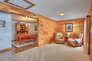 a dining room with a table and chairs at 15 off Summer Special - Wifi - Pet Friendly in Sigel