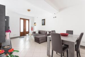 a living room with a couch and a table at Black & White in Cagliari