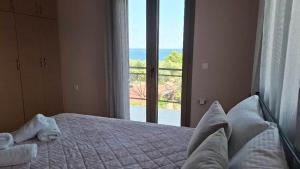 a bedroom with a bed with a view of the ocean at Blue Diamond in Chrani