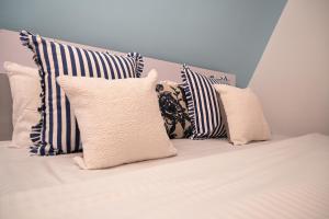 a bunch of pillows sitting on top of a bed at Kieh Beachfront Villa in Mandrem