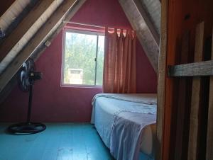 a bedroom with a bed and a window at De Férias na Fronteira in Xuí