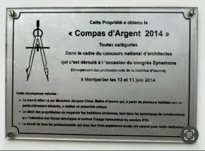 a sign with a picture of a telescope at Truffières de Boitresor in Labarthe-Bleys