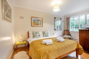 a bedroom with a bed with two towels on it at 3 Bed in Worth Matravers oc-wy334 in Worth Matravers