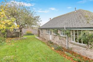 an old stone house with a yard at 3 Bed in Worth Matravers oc-wy334 in Worth Matravers