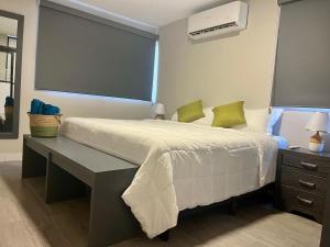 a bedroom with a bed with a desk and a window at Depa Equipado Zona de Estadios & Restaurantes in Veracruz