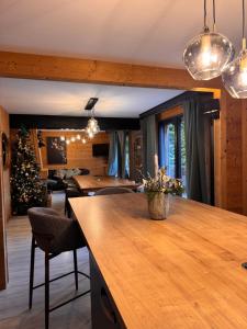 a kitchen and dining room with a christmas tree at Chalet le Bô & Spa in Bussang