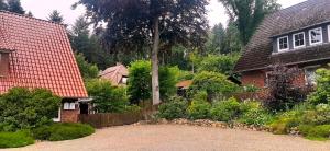 a house with a fence in front of a yard at Haus Eickert - Ferienwohnung in Undeloh