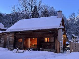 a log cabin with snow on the roof at Romantikhütte in Flattach