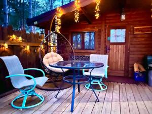 a table and chairs on the deck of a cabin at Lakeshore Lily Pad in Hayward