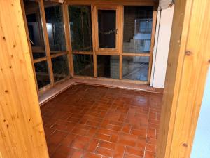 a window in a room with a brick floor at Monteur Darius in Spiesheim