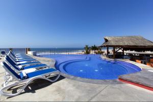 Bazén v ubytování Grand Decameron Los Cabos, A Trademark All-Inclusive Resort nebo v jeho okolí