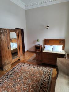 a bedroom with a bed and a large mirror at Pałac Chojnata in Wola Chojnata