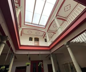 a room with a ceiling with windows and a balcony at Hotel san ignacio in Oaxaca City