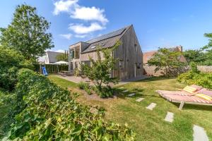 an exterior view of a house with a yard at Stormhus - Oostduinkerke in Koksijde