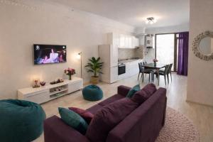 a living room with a couch and a table at Solid Residence Apartamente in Mamaia
