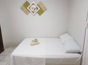 a white bed with a napkin on top of it at Pousada Riocabana in Barreirinhas +11 photos