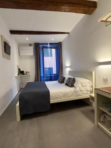 a bedroom with a large bed and a window at Oblò Portovenere Guesthouse in Portovenere