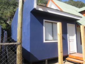 a blue tiny house being built at Cabaña Pehuen in San José de Maipo