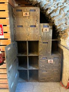 a room withievalieval wooden drawers in a wall at Appartamenti il Bersaio Alloggio 1 in Sambuco
