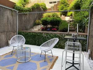 two chairs and a table on a patio at Loft Elegante Norte de Madrid in San Sebastián de los Reyes