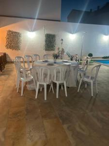 a white table and chairs in a room at Apartamentos luz de Doñana 1 in Moguer
