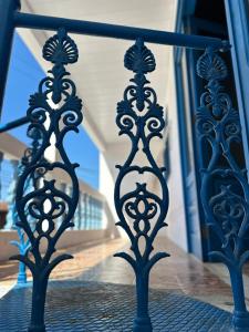 a black iron railing on a balcony at CASA MARAGOGI 3 Quartos in Maragogi +6 photos