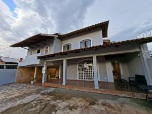 a view of the front of a house at Hostel Repou-Z in Goiânia