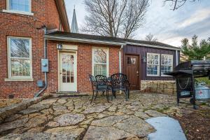 a house with two chairs and a grill in front of it at US Grant Guest House in Galena