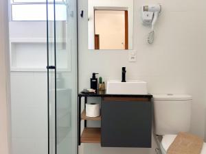 a bathroom with a sink and a shower at AP Smart Samaritan Fast Internet Office in Campinas