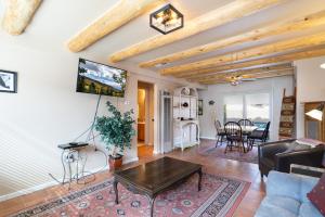 a living room with a couch and a table at Casita De Alces in Santa Fe