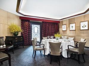 Χώρος καθιστικού στο The Langham Hong Kong