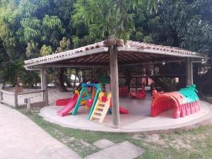 a childrens playground with a small play area with at Flat Villas do Pratagy: Tranquilidade e Natureza ao Norte de Maceió in Maceió