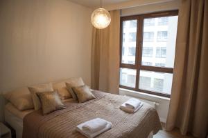 Posteľ alebo postele v izbe v ubytovaní Apartament Bridge