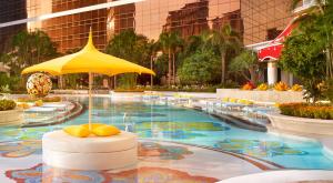 The swimming pool at or close to Wynn Palace