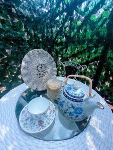 a glass table with a tea set and a tea pot at Lee's Grandma's Will Cottage in Kalimpong