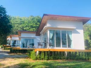 a house with a view of the front of it at GOODNIGHT Hill KOHYAOYAI in Ban Nai Wat +27 photos