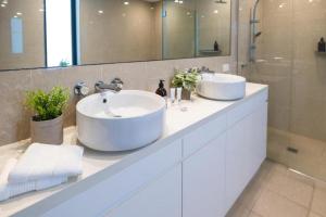 a white bathroom with two sinks and a shower at Mill 7 in Wagga Wagga +12 photos