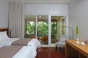a bedroom with a bed and a desk and a chair at OPacifico Hotel Boutique in Naranjo +119 photos