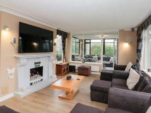 a living room with a couch and a fireplace at Seacrest Lodge in Scarborough