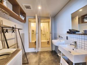 a bathroom with two sinks and a shower at ゲストハウス＆カフェ　ハレテル in Masuda +94 photos
