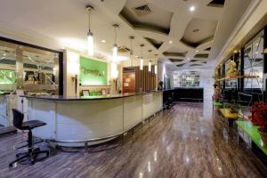 a lobby with a bar in a store at RedDoorz Plus near Simpang Tiga Tritayasa Cilegon in Cilegon