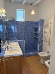 a bathroom with a sink and a shower and a toilet at Casa Brisa do Mar in Comporta +10 photos