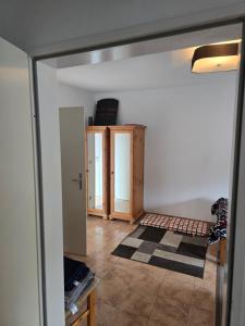 a living room with a door open to a room at Lieber Gruß 38 in Papenburg