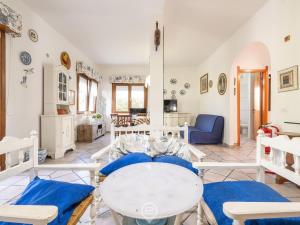 a living room with a table and chairs at Estay - Villa Foxi Serenity - Exclusive holiday in Quartu SantʼElena