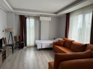 a living room with a couch and a bed at Mes Hotel & Spa in Samsun