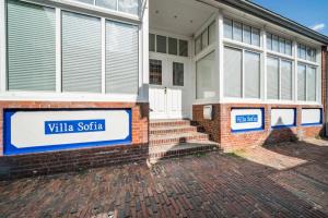 a house with a sign that reads villa soita at Villa Sofia in Borkum