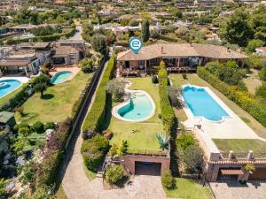 an aerial view of a house with a swimming pool at Estay - Carrubo Oasis - Swimming pool & Garden in Pula
