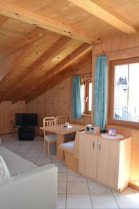 a living room with a couch and a table at Kastnerhof in Meltina