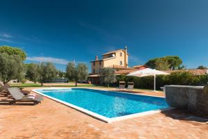 a swimming pool in front of a villa at Relais Santa Caterina Hotel in Viterbo