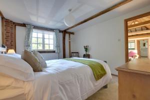 a bedroom with a white bed and a window at 1 Bed in Tenterden oc-tn621 in Tenterden
